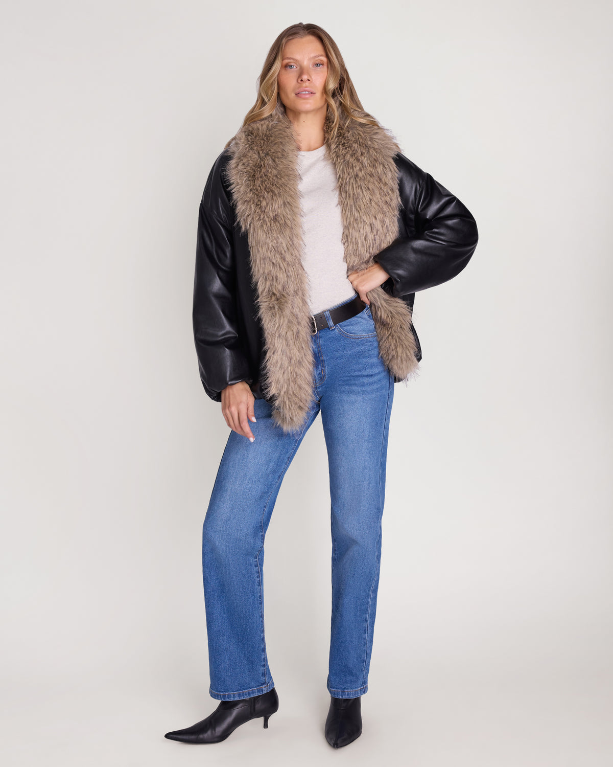 [Black/Blonde Fur] - Model